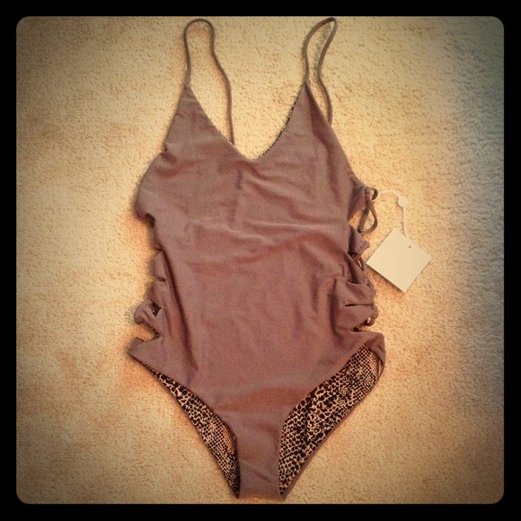 Acacia Florence Full Piece in Fig