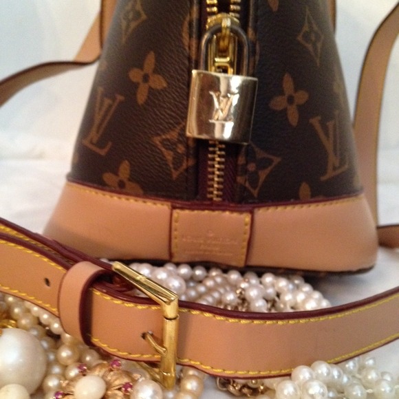 LV Monogram Canvas Alma GM - Picture 3 of 4