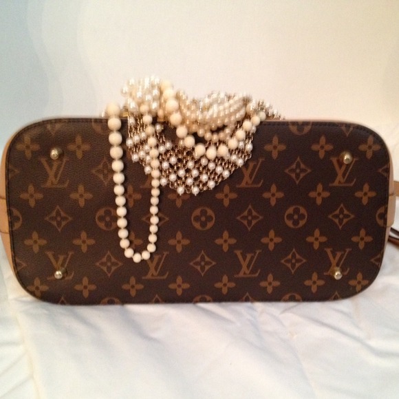 LV Monogram Canvas Alma GM - Picture 4 of 4