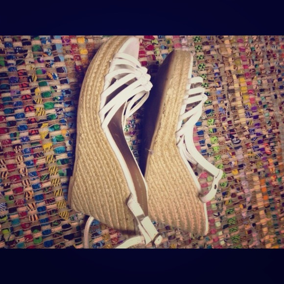 White Wedges