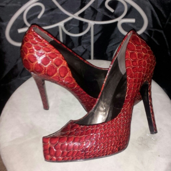 JESSICA SIMPSON HEELS SZ 9.5 PATENT LEATHER  HEELS
