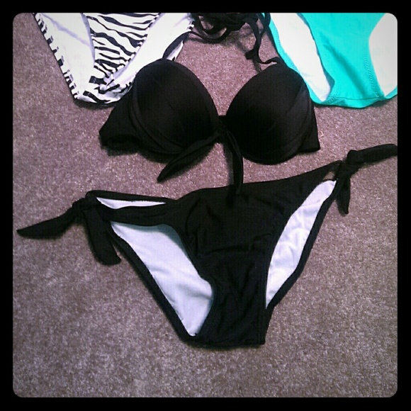 Black pushup bikini