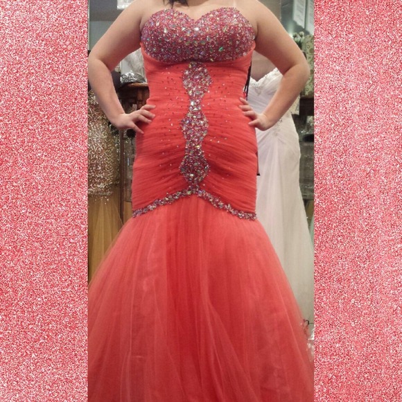 Coral prom dess