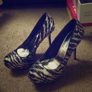Steve Madden Zebra print pumps