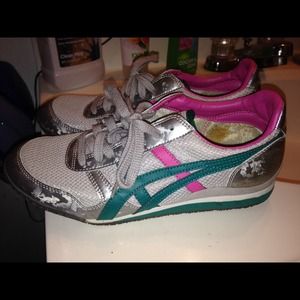 onitsuka tiger journeys