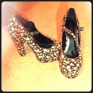 **REDUCED** Platform Floral Heels
