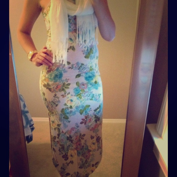 Gorgeous Jessica Simpson lace-back column dress