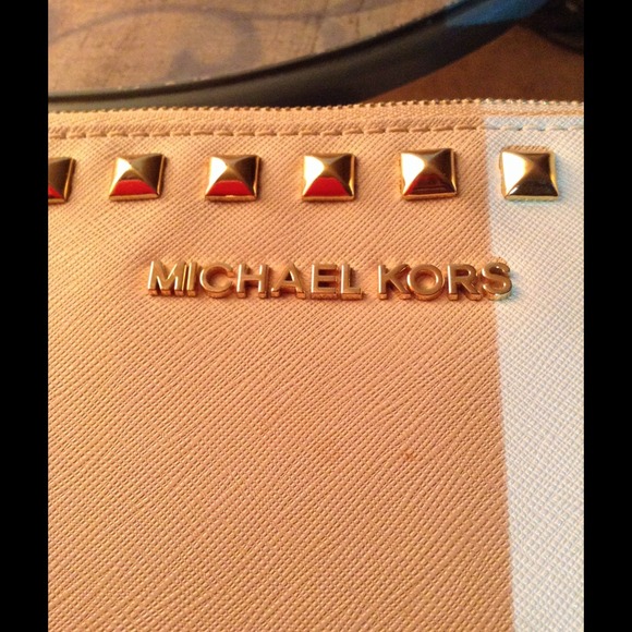 AUTHENTIC MICHAEL KORS WRISTLET!! 👝👝👝 - Picture 2 of 4