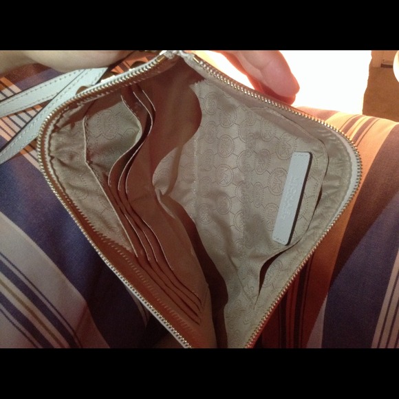 AUTHENTIC MICHAEL KORS WRISTLET!! 👝👝👝 - Picture 3 of 4