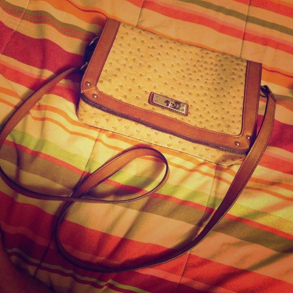 🔴traded🔴Faux Ostrich cross body purse