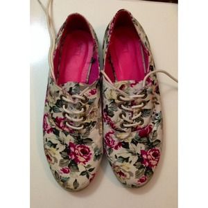 Forever 21 flower print flats