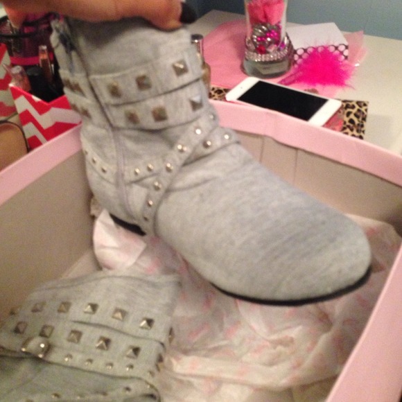 Grey stud boots💖💖‼️ - Picture 2 of 3