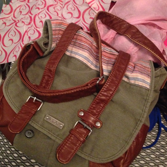 Roxy messenger bag
