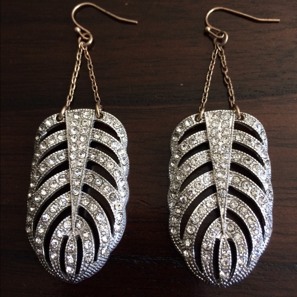 awwlibrary Jewelry - HP! NWOT Palm Leaf Pave Sparkle Statement Earrings