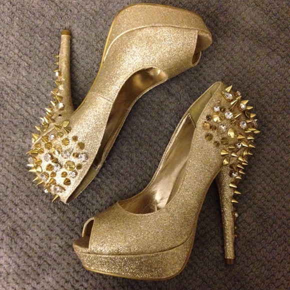 Shiekh Gold Glitter Pumps with Studs