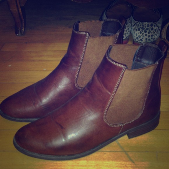 Urban Outfitters Chelsea Boot