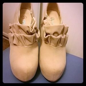 Khaki high boots