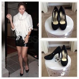 Steve Madden Black Suede Pumps