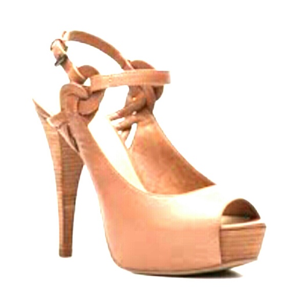 Levity Earleen Beige Pump