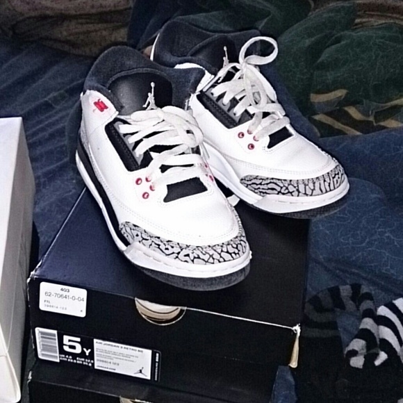 Retro 3's size 5y *FLASH SALE *