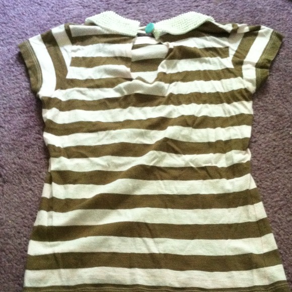 Lynn/Linh Small T-Shirt - Picture 3 of 4