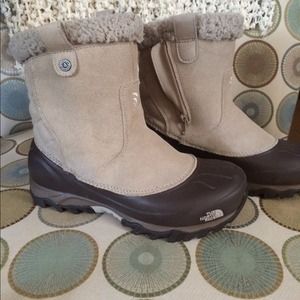 North Face snow boots size 7.5