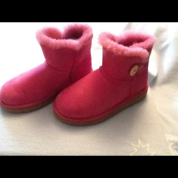 Authentic KIDS UGG MINI BAILEY BUTTON