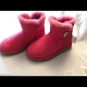 Authentic KIDS UGG MINI BAILEY BUTTON