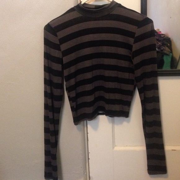 A long sleeved black and grey crop top - Picture 1 of 2