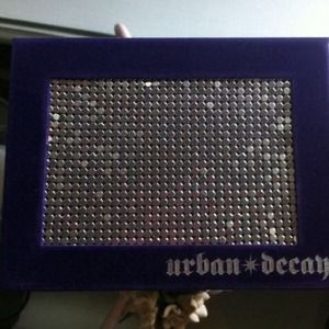 Urban Decay Deluxe Eye Shadow palette
