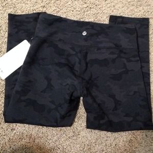 NWT Camo WU crops