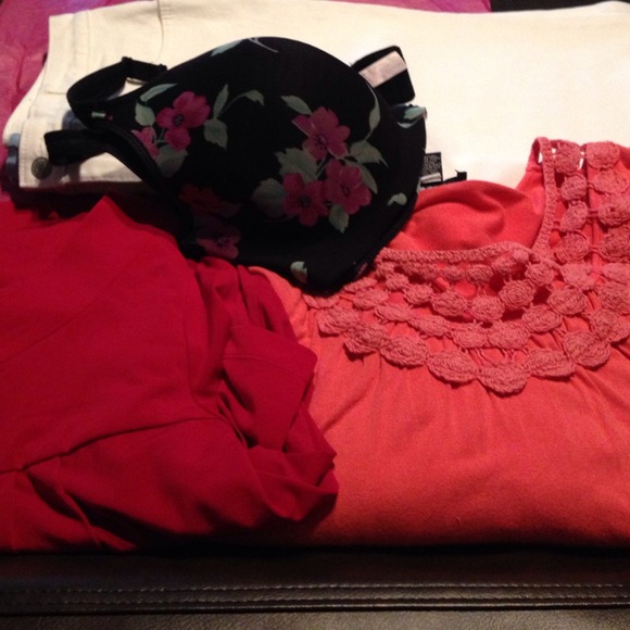 Bundle Coral top, wh jean, rd swing, bl flower bra