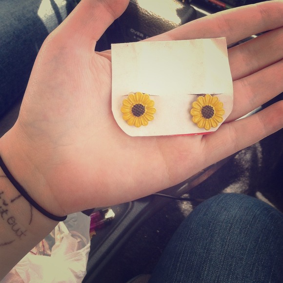 Sun flower clip on earrings 🌻