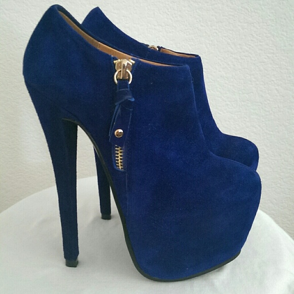 Wild Pair Colbalt Blue Booties Size 5.5