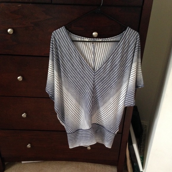MaxStudio Modern Top - Picture 2 of 3