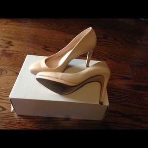 Banana Republic Shoes - Banana Republic "Kelsey" pump Banana Republic Shoes - Banana Republic "Kelsey" pump