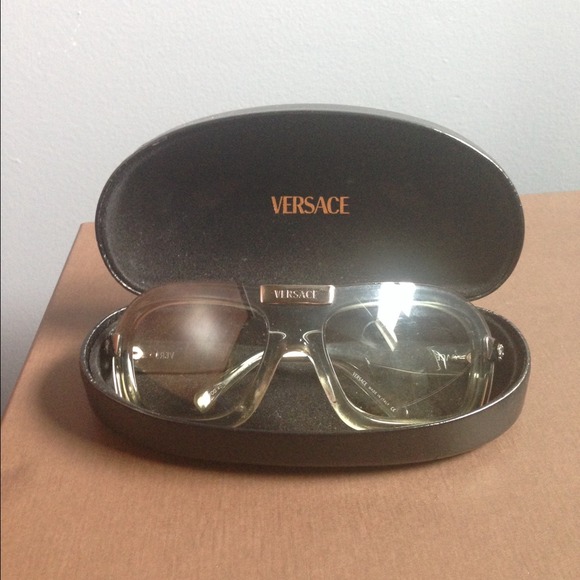 Versace sunglasses⬇️⬇️DISCOUNTED⬇️⬇️