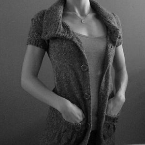 SOLD 🎉 Short-sleeve Knit Cardigan