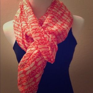 Feminine scarf