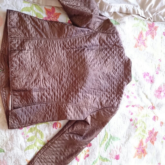 Woman's jacket - Picture 3 of 4