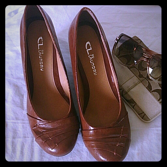 REDUCED! 06/23 Wedge pumps