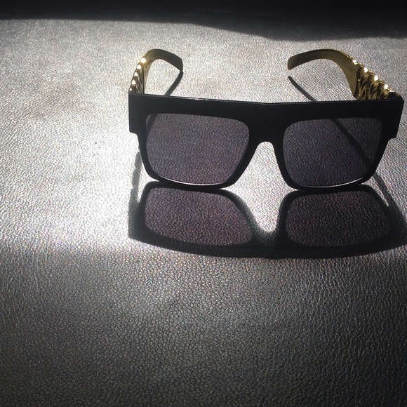 "SOLD" Glasses with Style - Picture 1 of 2
