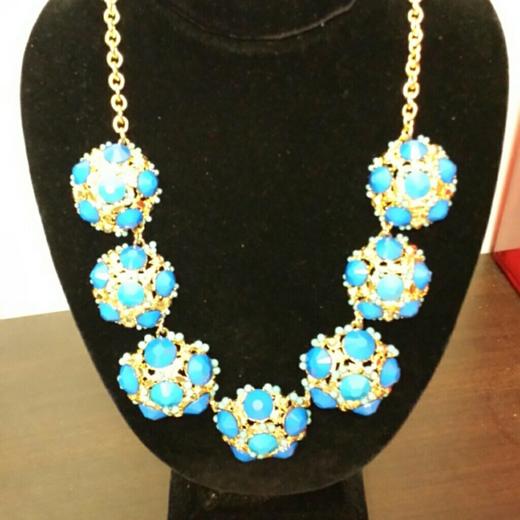 Emerald tone rock stkne frontal necklace