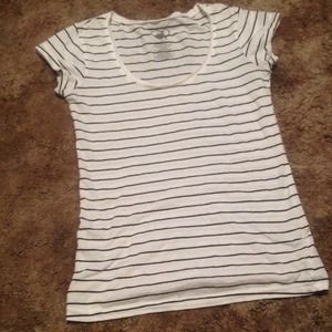 💜White shirt with black strips!