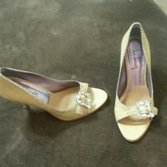 Heels - Picture 2 of 3