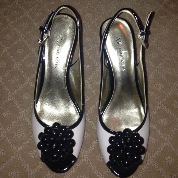 Cream and black Anne klein shoes - Picture 1 of 2