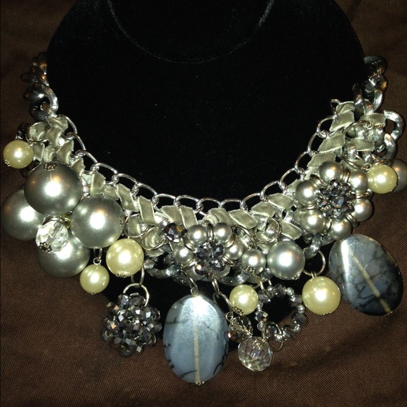 Silver pearl chunky necklace set