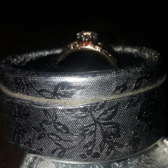 9kt gf 3 piece ring set - Picture 2 of 4