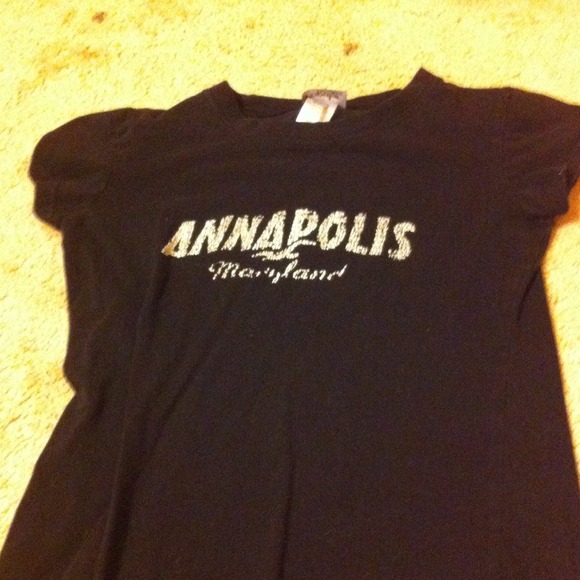 Black short sleeve shirt