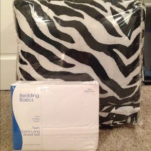 Zebra XL Twin Complete Bed Set & White Sheets